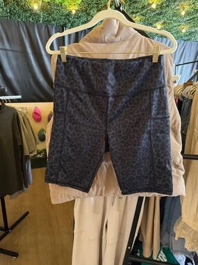 Grey Leopard Print High-Waist Women’s Bike Shorts A057